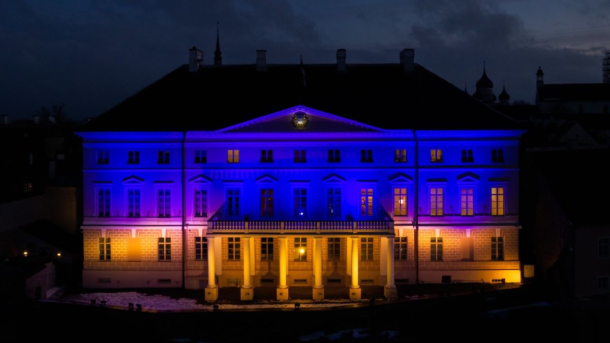 Havlíček nemá pravdu. Ukrajinské vlajky vlají téměř po celé Evropě
